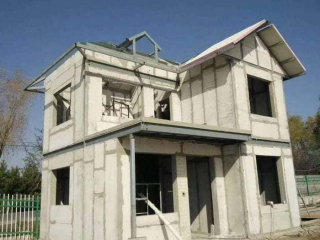 Thi công nhà lắp ghép bằng bê tông nhẹ